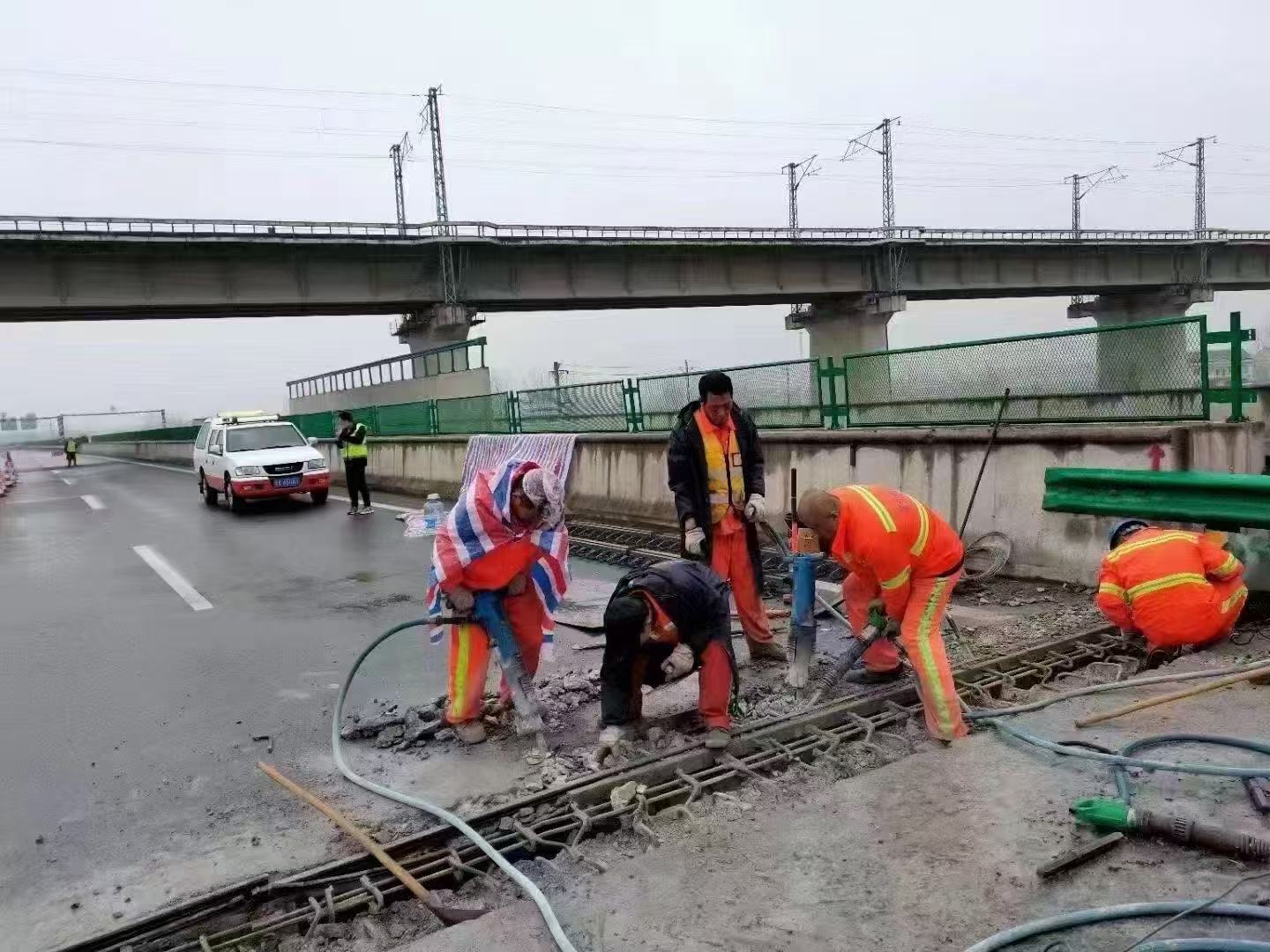 龙沙桥梁伸缩缝抢修料